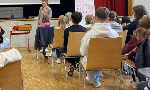 Autorin Dagmar Petrick begeistert Schülerinnen und Schüler am 22.10.25 beim Frederick-Tag